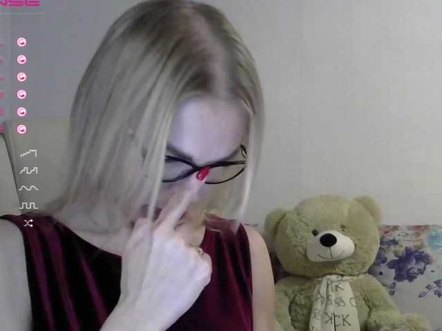 Zdjęcia Lisa1225 Hello everyone!) Subscription 30 current. Camera 30 current. Lichka 30 tok. Dressing rooms by agreement. The rest is group and private. I don’t go as a spy! Guys, I want your activity! Then I will play pranks!)