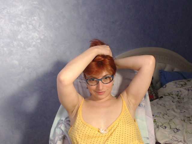 Zdjęcia LisaSweet23 hi boys welcome to my room to chat and for hot body to see naked in private))