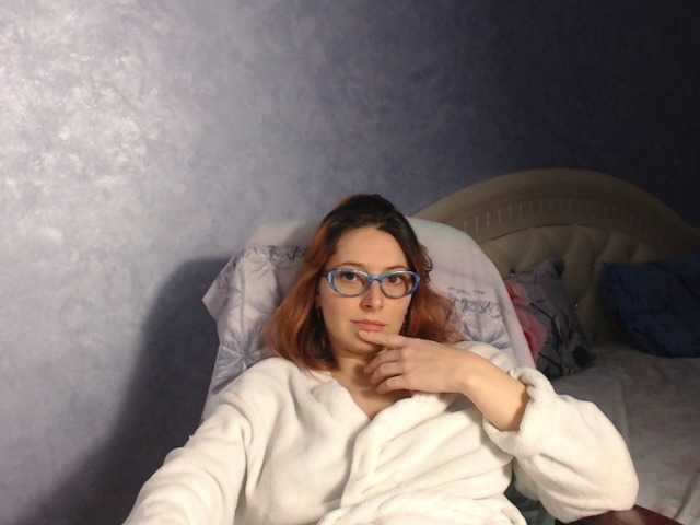 Zdjęcia LisaSweet23 hi boys welcome to my room to chat and for hot body to see naked in private))