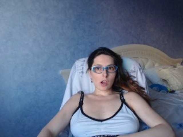 Zdjęcia LisaSweet23 hi boys welcome to my room to chat and for hot body to see naked in private))