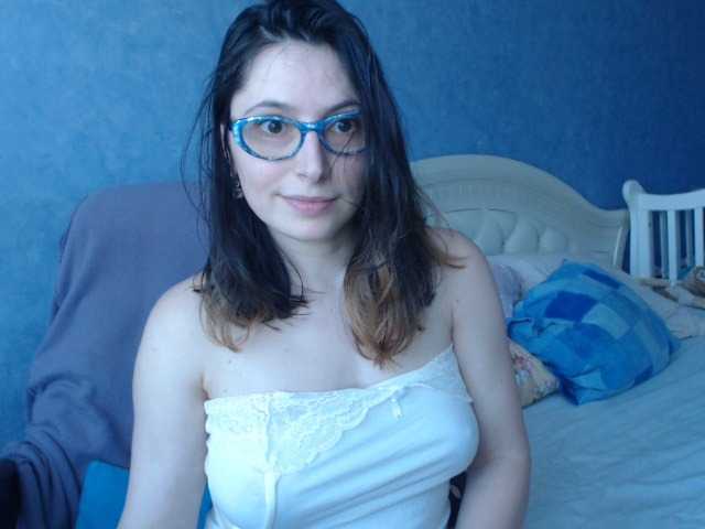 Zdjęcia LisaSweet23 hi boys welcome to my room to chat and for hot body to see naked in private))