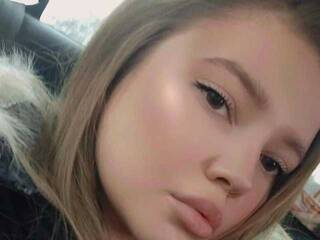 Erotyczny czat wideo LittleGirl22