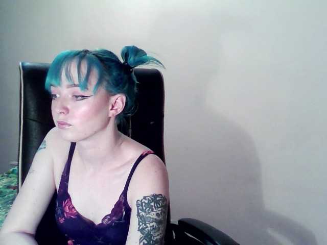 Zdjęcia LittleMolly Hey guys!:) Goal- #Dance #hot #pvt #c2c #fetish #feet #roleplay Tip to add at friendlist and for requests!
