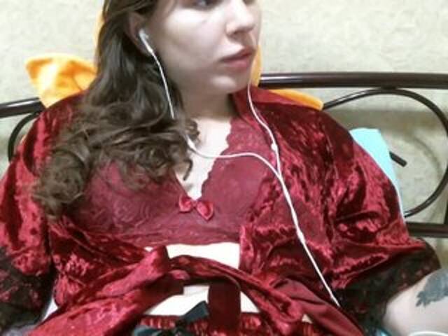 Zrzuty ekranu transmisji _lovekuni0_