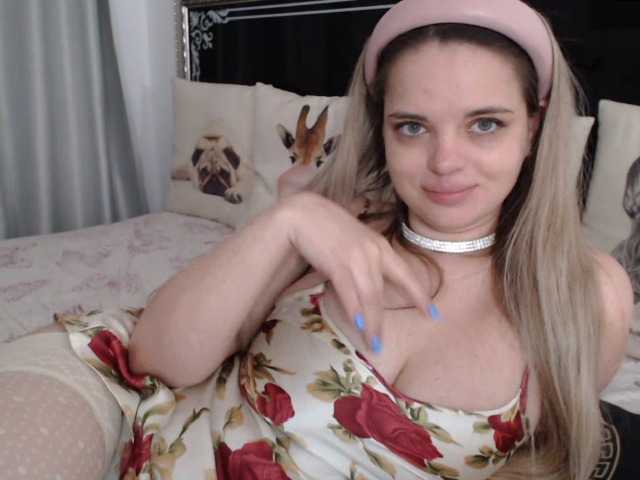 Zdjęcia Lucritia Hi boys... i can play in pvt or in here, if you wanna tip good;) got toys, got stuff... eng or german pls;) Send a kiss--------5 Tokens I follow you--------15 Tokens legs 30 Tokens Flash tits--------35 Tokens Show feet--------45 Tokens