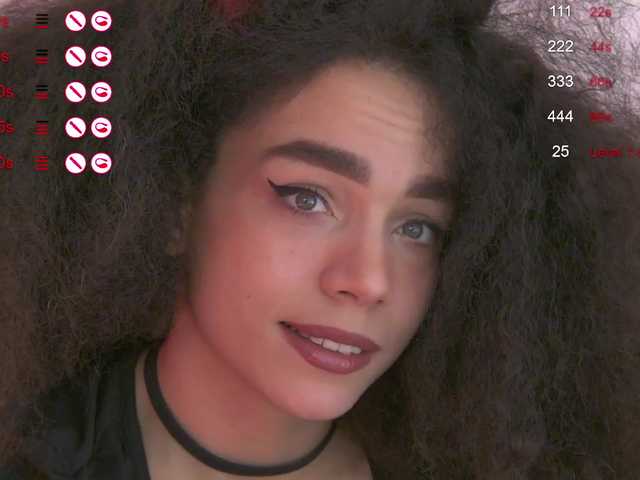 Zrzuty ekranu transmisji Lucy-Lou