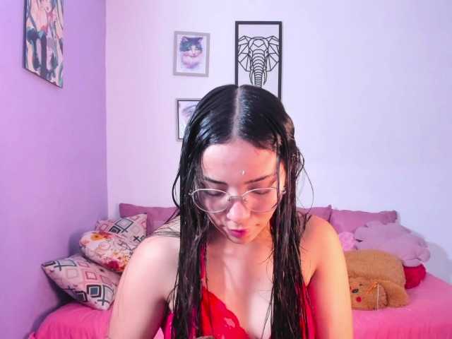 Zdjęcia LucyWill ❤ I m Lucy, shy and charming, a lover of good music, koalas and self-confident men. welcome to my room xoxo ❤ Je suis ici pour rencontrer des gens, me faire des amis et profiter.