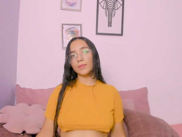 Zdjęcia LucyWill ❤ I m Lucy, shy and charming, a lover of good music, koalas and self-confident men. welcome to my room xoxo ❤ Je suis ici pour rencontrer des gens, me faire des amis et profiter.