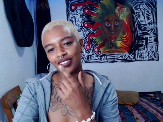 Zrzuty ekranu transmisji MalaikaLorhan