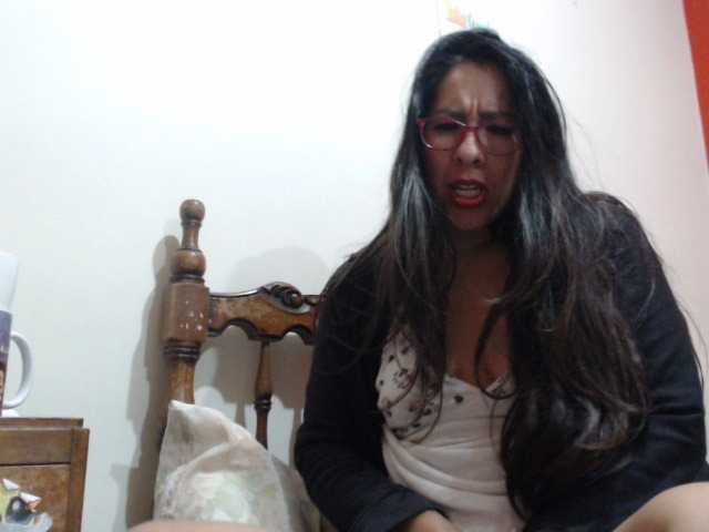 Zdjęcia Malishka19 Welcome, come on guys I'm horny, I want to wet my pussy with your tips!