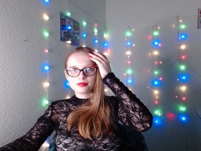 Zdjęcia MamaMiaQ Hi guys! glad to see everyone on my broadcast! love to communicate and play different games! Play with me I'm bored. Please help with the tokens.