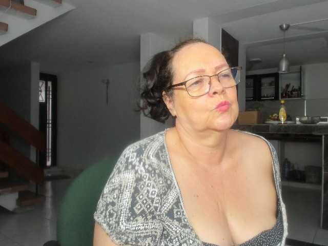 Zdjęcia maturekarime Mature woman hairy and bbw,: tits 30, pussy 35, ass 25, all naked 100, masturbate and cum 120