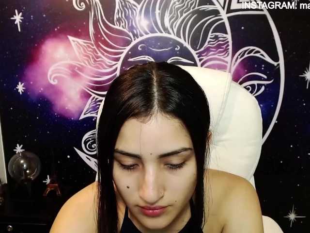 Zrzuty ekranu transmisji MavisRose