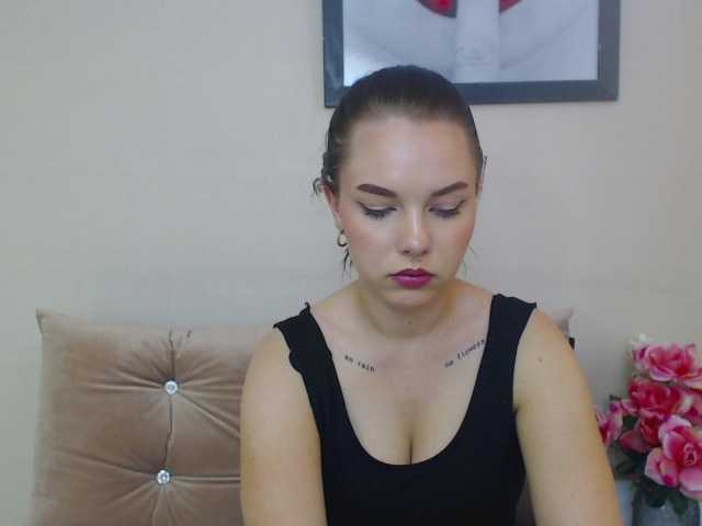 Zdjęcia MelannieHot HEY GUYS :) I AM NEW HERE, WHO WANT TO SPEND TIME WITH ME? STAND UP- 20 tks. open ur cam- 30tks