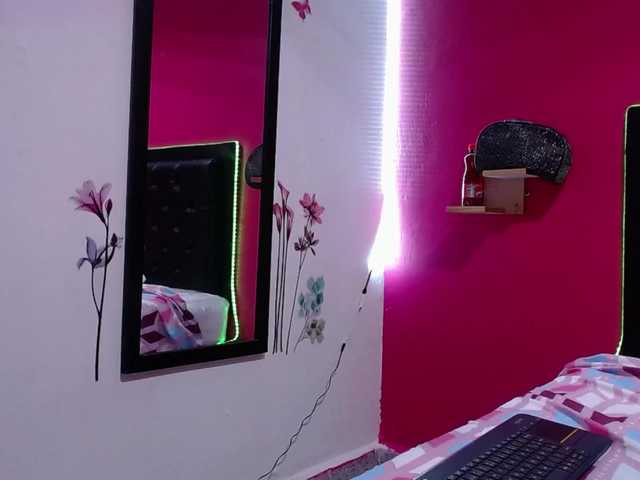Zdjęcia Melany-Saenz hi, welcome to my room, I hope you have fun in my room, goal: naked completely 91