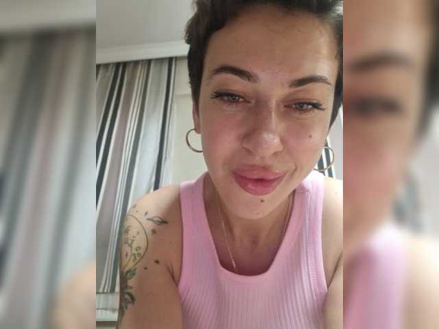 Zrzuty ekranu transmisji MelisDark
