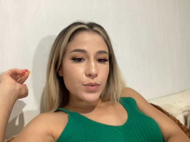 Zdjęcia Melyna_ Chaque 500 tokens envoyer en LIVE un album personnalisé pour toi ❤️‍