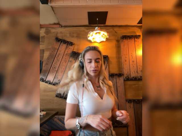 Zrzuty ekranu transmisji MerryBaby