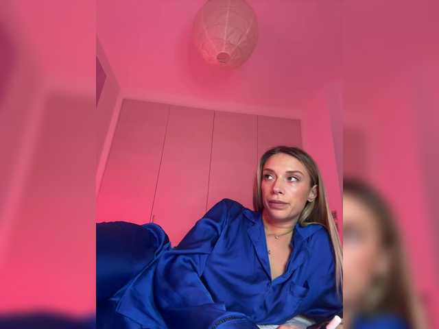 Zrzuty ekranu transmisji MerryBaby