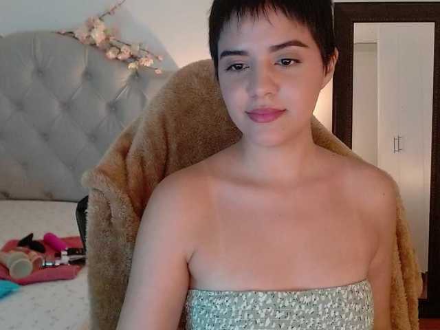 Zdjęcia mia-collins Hello guys, happy day to all, I love being a hairy model and I love having a good bush in my pussy, all requests are made using my tip menu