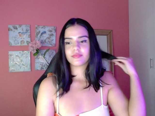Zdjęcia mia-collins Hi guys, thanks to all the people who support my show with tkns, I'm a Latina woman, with a huge bush in my pussy, armpits and anus, if you love natural women I know you'll like it! Please, before using my tip menu, use my Pm or write me in public