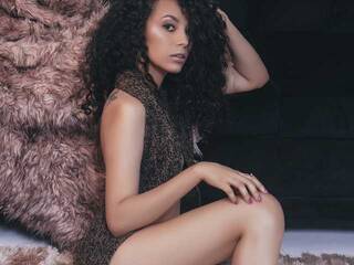 Erotyczny czat wideo MiaBlackIris