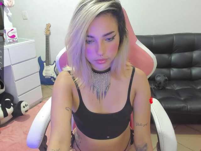 Zdjęcia MichelleLarso Hi! Welcome to Michellelarsson_'s room. Can you help me relax? :р ♥ Butt plug and vibro sh➊w! ♥ Lush on! ♥ Multi-Goal : #cum #smalltits #squirt #lovense #anal #cum