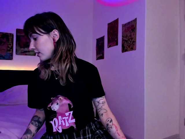 Zrzuty ekranu transmisji MilkyCunt