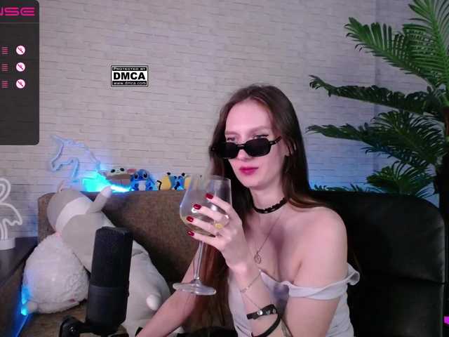 Zrzuty ekranu transmisji RumGirl