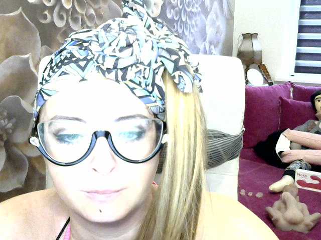 Zrzuty ekranu transmisji missboginya