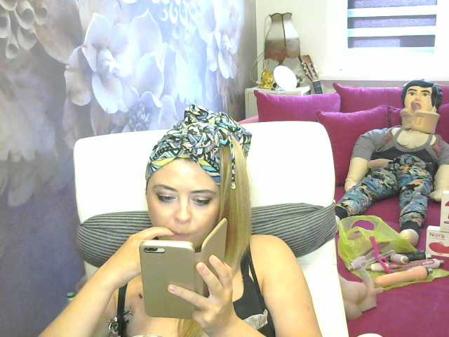 Zrzuty ekranu transmisji missboginya