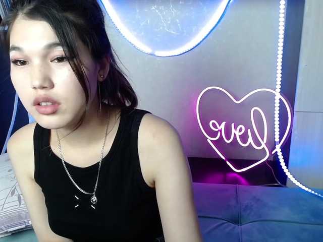 Zdjęcia missdawn Welcome to my room I am Sonya! WIsh I can express my naughtyness here! Exploring myself #asian #smallboobs #ass #squirt #young