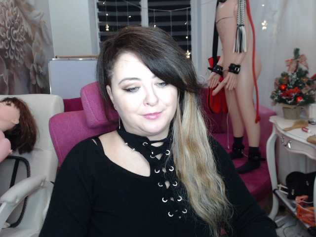 Zdjęcia missGODDESS undress all and play guitar + sing ( lush in pussy ) for 500 tokens.