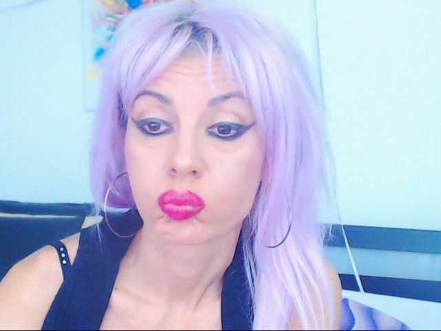 Zdjęcia HoneyLara #show you appreciation by tipping#dirty talk#facesitting#worship me#sph#strapon#atm#blow job#heels#feet#