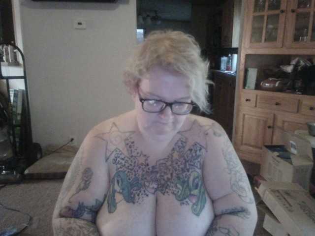 Zrzuty ekranu transmisji MitziMonroe