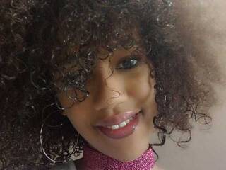 Erotyczny czat wideo MoanaFrenchy