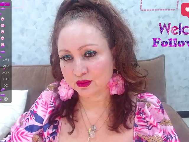 Zdjęcia MommyQueen Hi guys. Welcome ...my room. I am mommy queens. mature, I like. fantasy and kamasutra. let's go my goal 500 tk. #mature #deeptroat #blowjob #latina #new