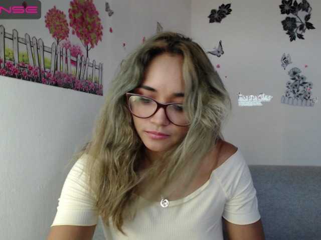 Zrzuty ekranu transmisji monica-squirt