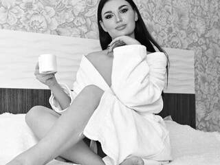 Erotyczny czat wideo Monika-Doll