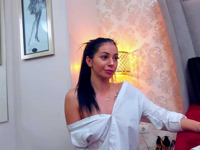 Zdjęcia NadiaCaprice #My lush can t wait to vibe me pussy and feel it wet and nice! help me a bit and let s cum#