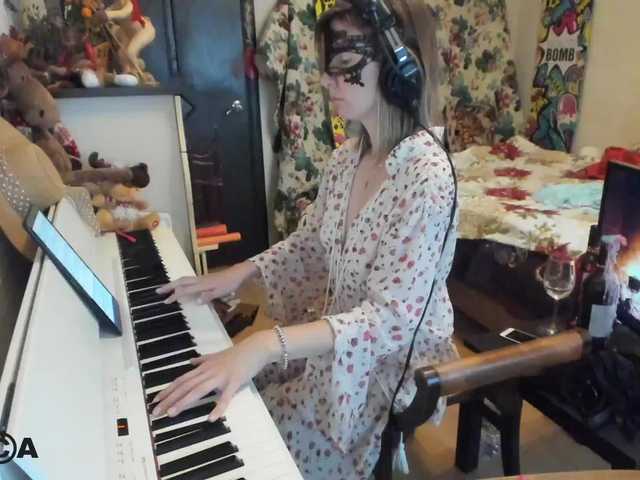 Zrzuty ekranu transmisji PianoGirl