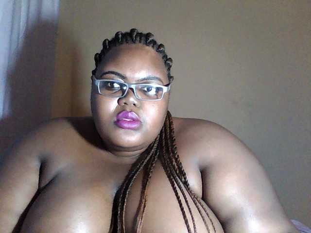 Zdjęcia NatashaBlack Hello. im a bbw #ebony #lovense #bigtittys, #bigass #hairy ass flash 20, boobs 15, naked 50, pussy 30. leve show 100tkns for 5 mins, the rest in private
