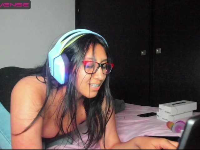 Zdjęcia Nerdgirl Hi, I'm Alejandra, im 23 years old from Colombia, I'm working here to pay me collegue studies if u can sport me and have a fun time with me would be amazing