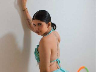 Erotyczny czat wideo Nicolane-Palmer1