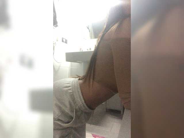 Zrzuty ekranu transmisji nicole21x