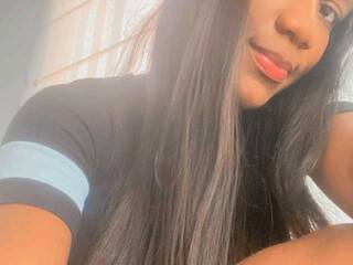 Erotyczny czat wideo NicoleHillss