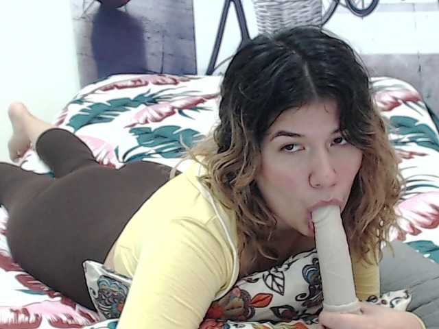 Zdjęcia NicoleMoore Hello Guys! My Lovense Is connected! Make My Pussy Very Crazy!!!