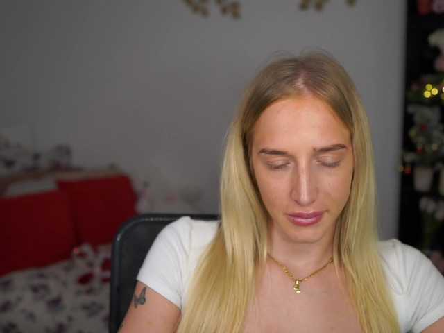 Zdjęcia NicoletteShea01 Let me be your New Year's Wish... | Vibes makes me crazy - #lovense - ON | #young #18 #teen #student