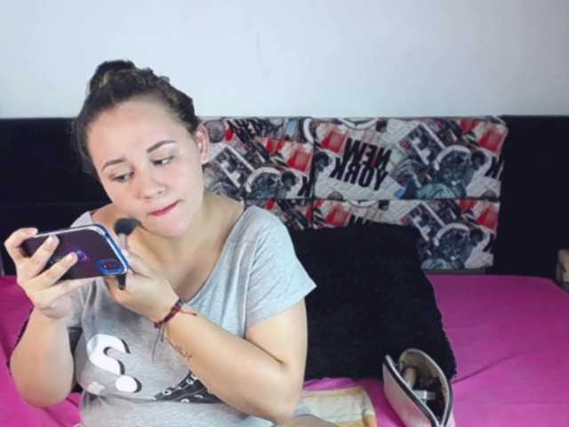 Zrzuty ekranu transmisji NihaHot