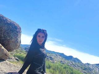 Erotyczny czat wideo Nika-Marrkinson